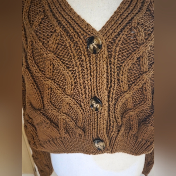 HYFVE Women's Cozy Brown Cable Knit Cropped Sweater - Picture 14 of 16